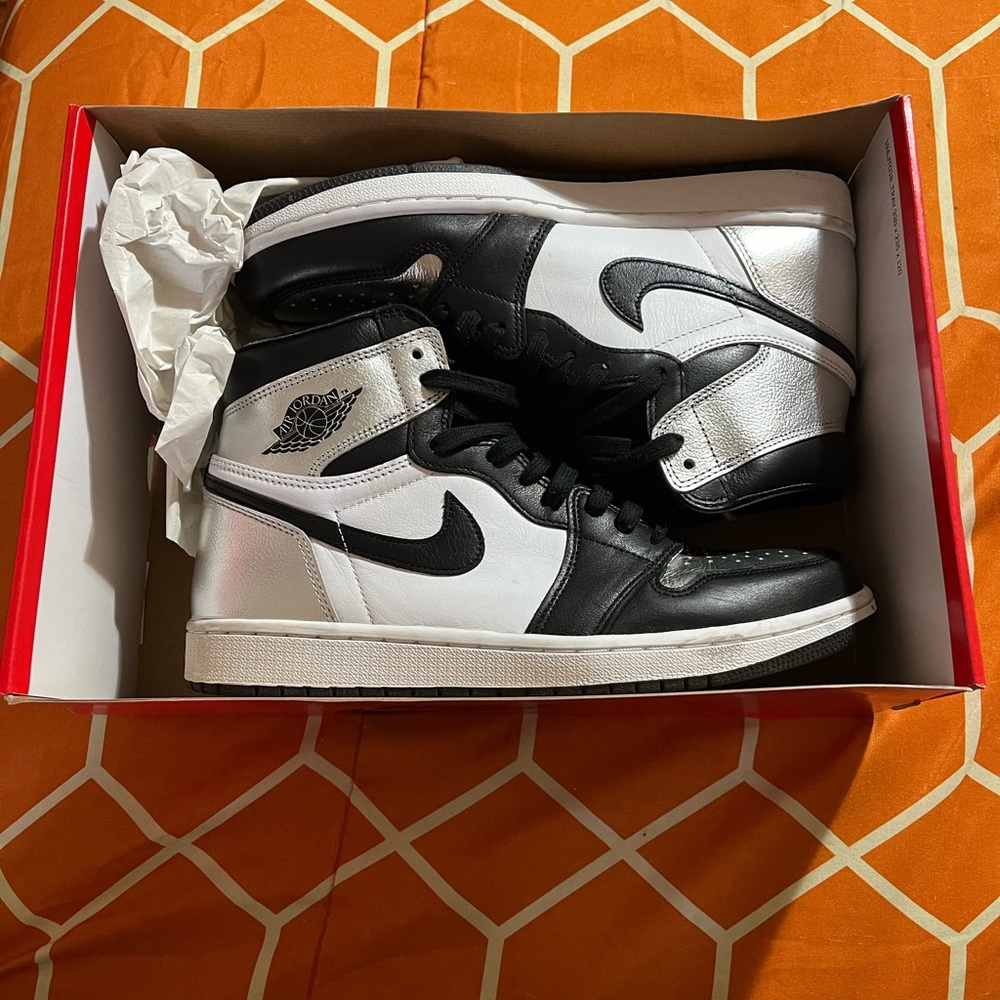 Air Jordan 1 Retro High OG ‘Silver Toe’